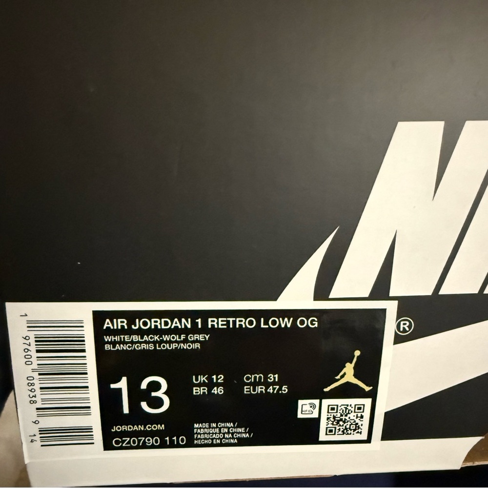 New-Jordan 1 Retro Low OG in White and Black mens size 13